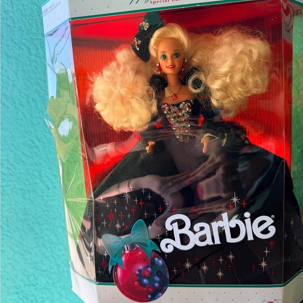 Mattel Barbie 1991 happy Holidays Collection